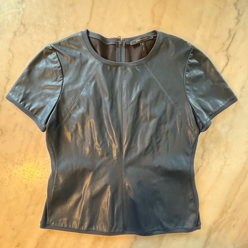 BCBG MAXAZRIA faux leather shell top short sleeve zipper fitted top navy size L